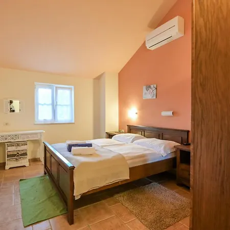 Casa With Pool * Kras