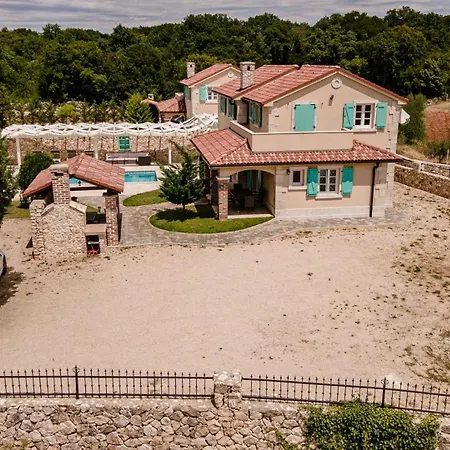 Casa With Pool